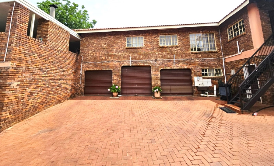 6 Bedroom Property for Sale in Amandasig Gauteng