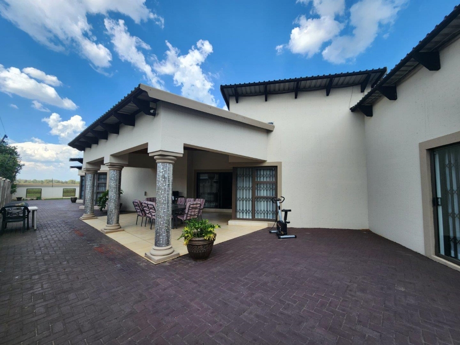 3 Bedroom Property for Sale in Golf Park Gauteng