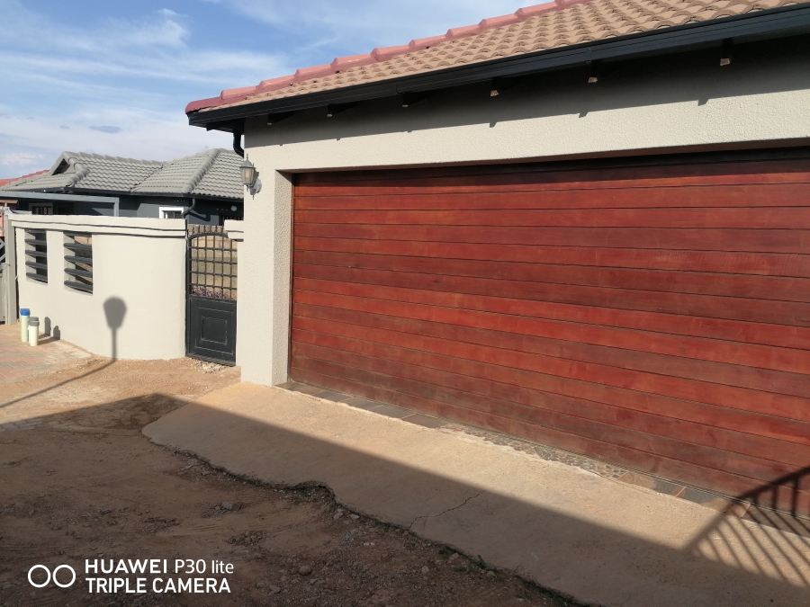 2 Bedroom Property for Sale in Nellmapius Gauteng