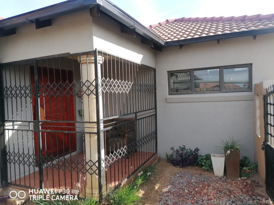 2 Bedroom Property for Sale in Nellmapius Gauteng