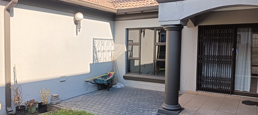 To Let 3 Bedroom Property for Rent in Sunward Park Gauteng