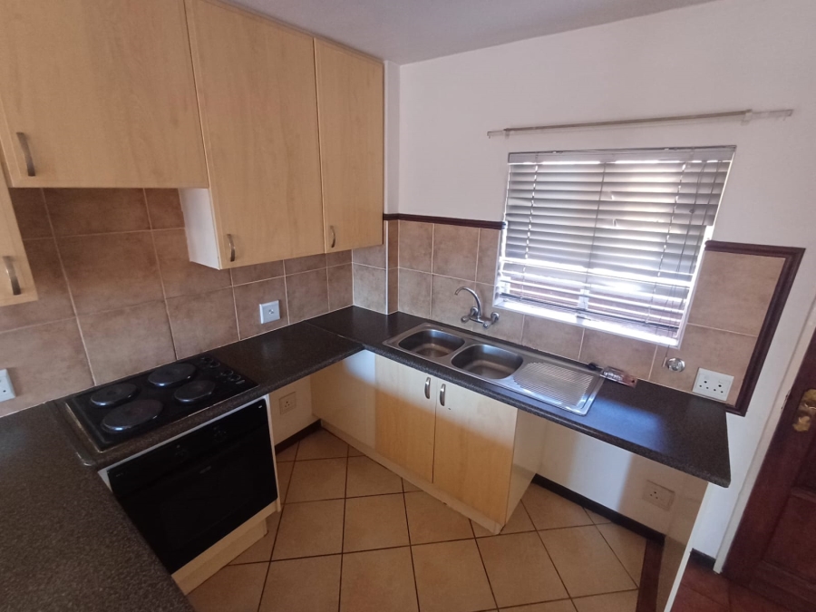 To Let 2 Bedroom Property for Rent in Die Hoewes Gauteng