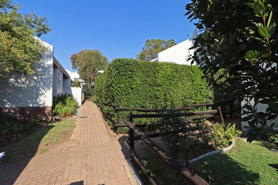 To Let 2 Bedroom Property for Rent in Bryanston Gauteng