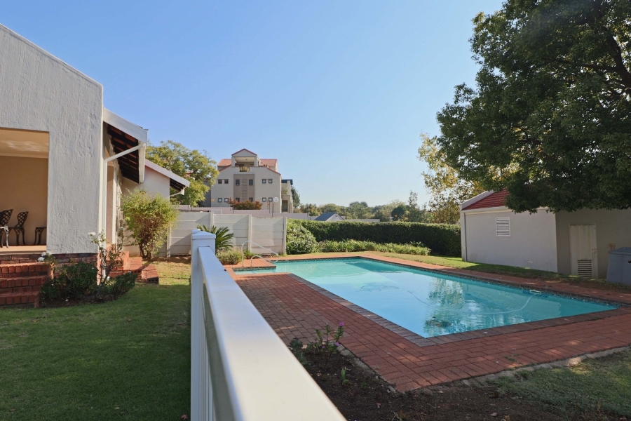 To Let 2 Bedroom Property for Rent in Bryanston Gauteng