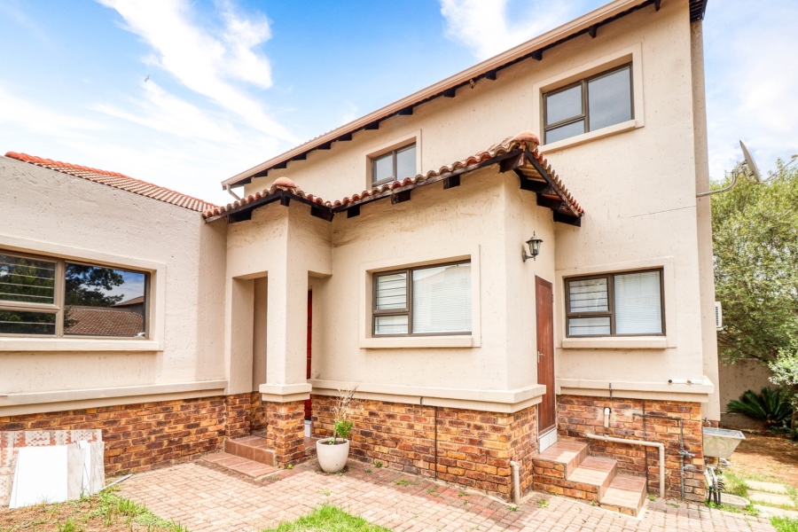 To Let 2 Bedroom Property for Rent in Broadacres Gauteng