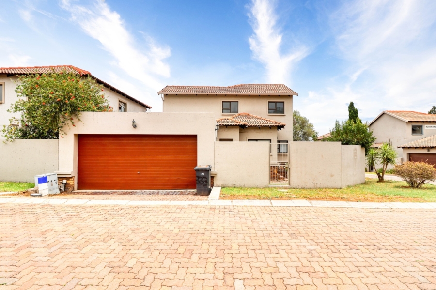 To Let 2 Bedroom Property for Rent in Broadacres Gauteng