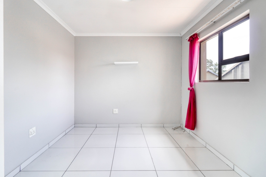 To Let 2 Bedroom Property for Rent in Broadacres Gauteng