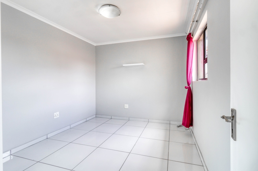 To Let 2 Bedroom Property for Rent in Broadacres Gauteng