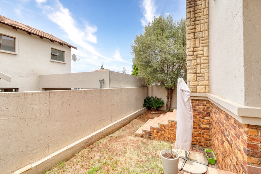 To Let 2 Bedroom Property for Rent in Broadacres Gauteng