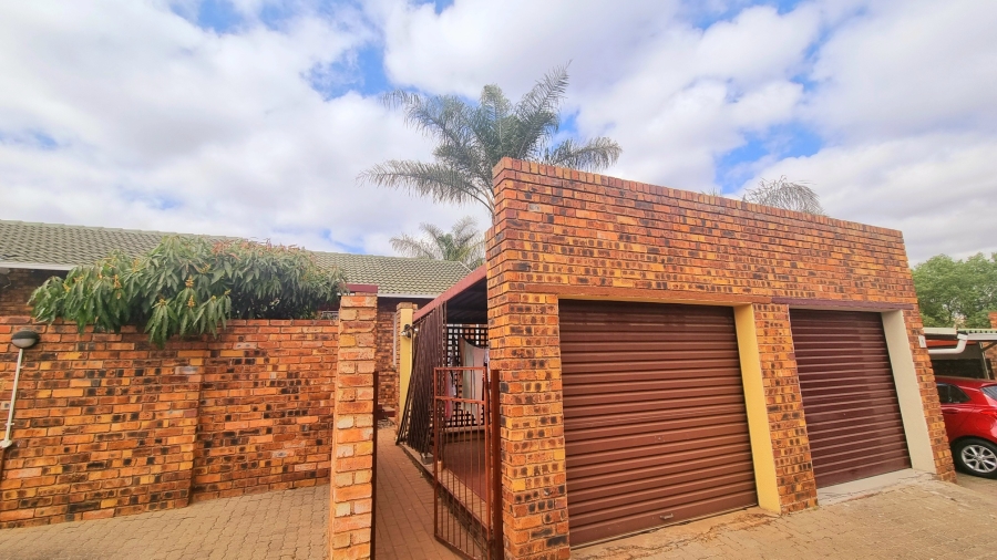 To Let 2 Bedroom Property for Rent in Halfway Gardens Gauteng