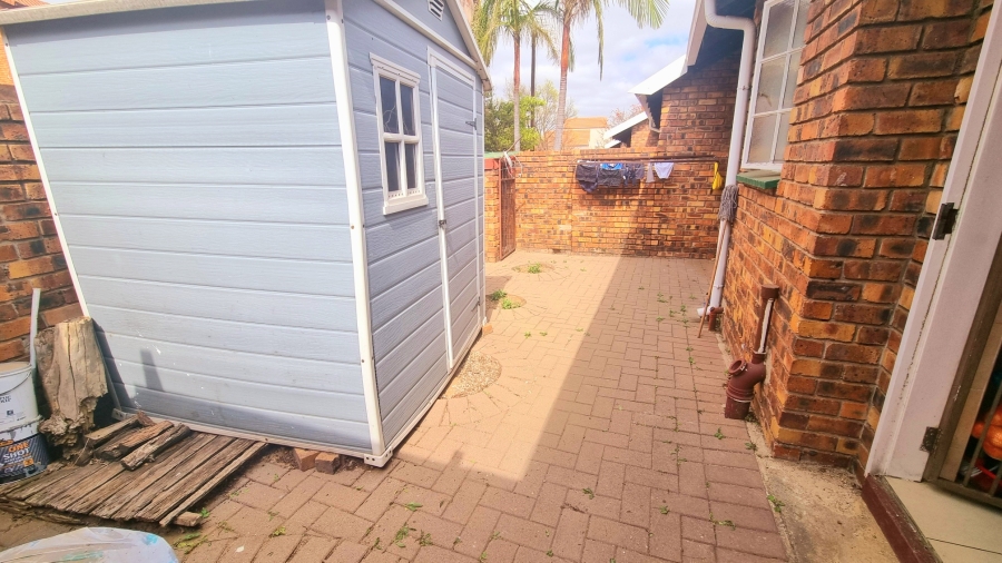 To Let 2 Bedroom Property for Rent in Halfway Gardens Gauteng