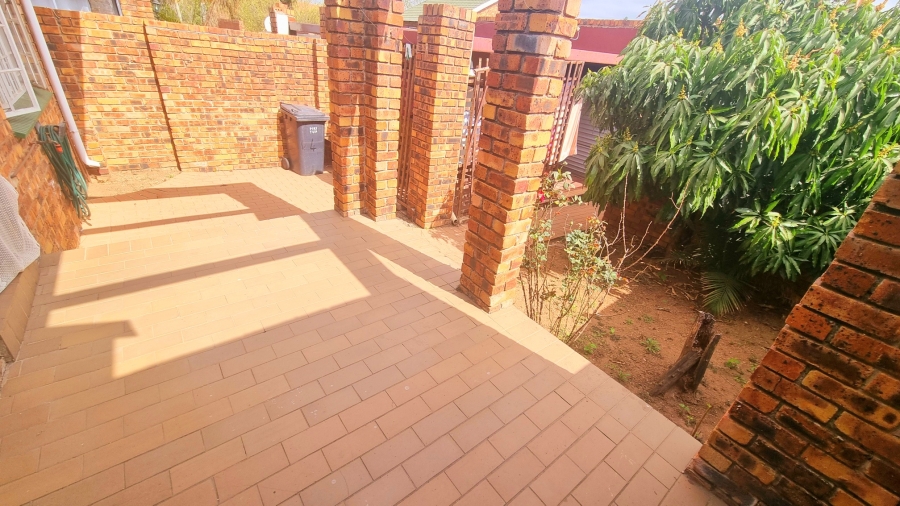 To Let 2 Bedroom Property for Rent in Halfway Gardens Gauteng