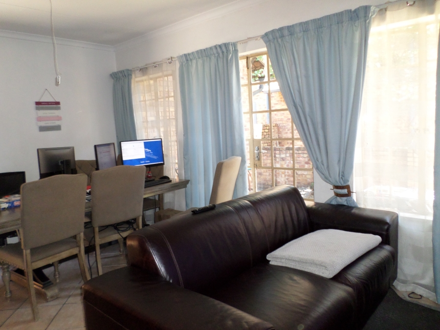 2 Bedroom Property for Sale in Greenstone Crest Gauteng