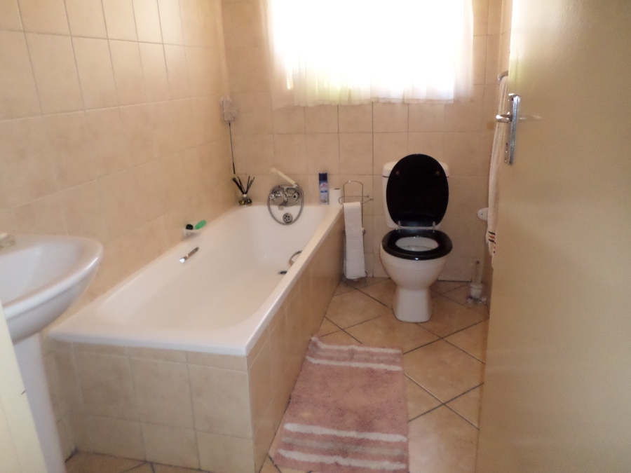 2 Bedroom Property for Sale in Greenstone Crest Gauteng