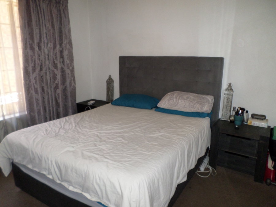 2 Bedroom Property for Sale in Greenstone Crest Gauteng