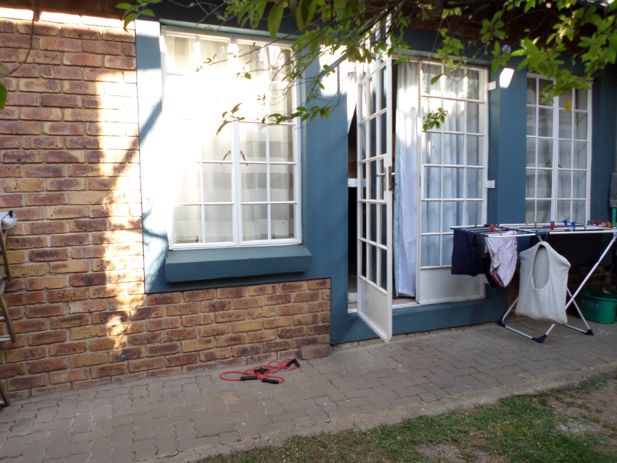 2 Bedroom Property for Sale in Greenstone Crest Gauteng