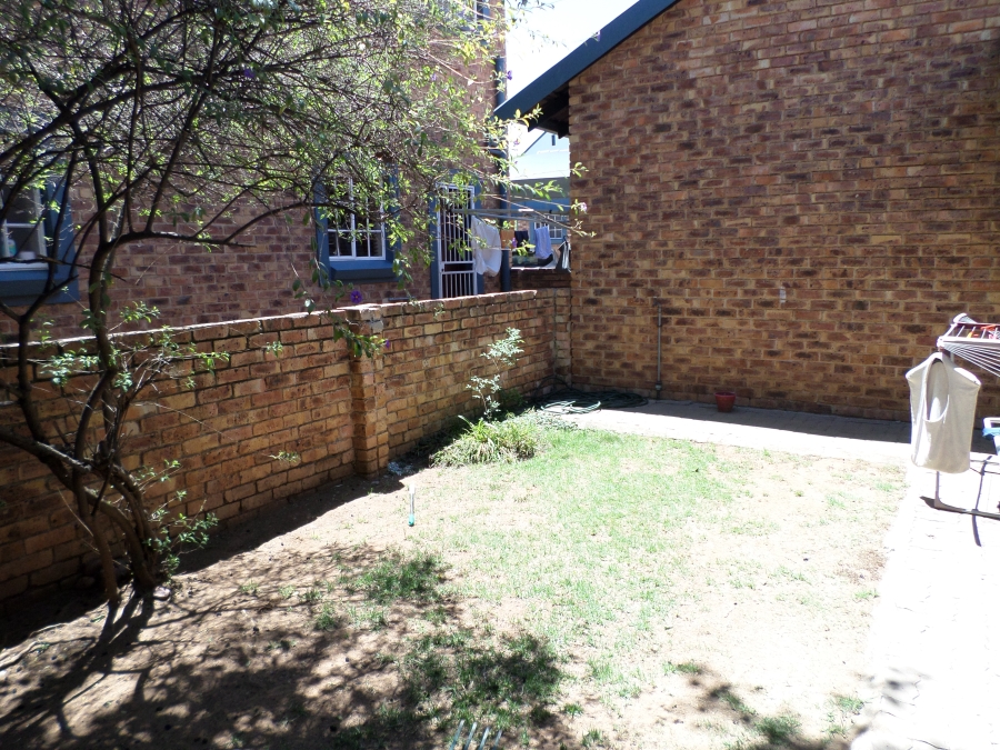 2 Bedroom Property for Sale in Greenstone Crest Gauteng