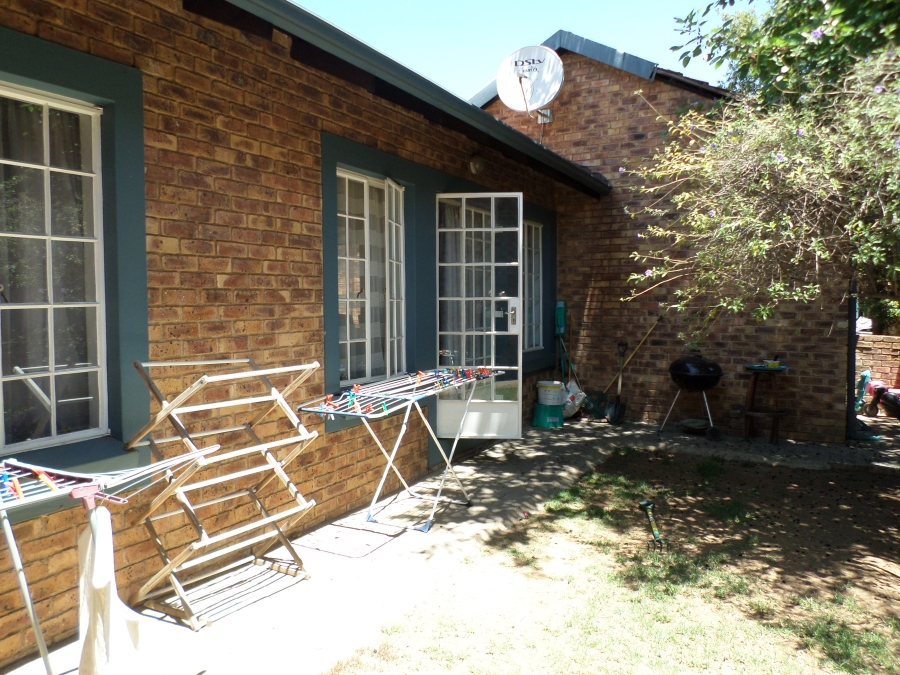 2 Bedroom Property for Sale in Greenstone Crest Gauteng