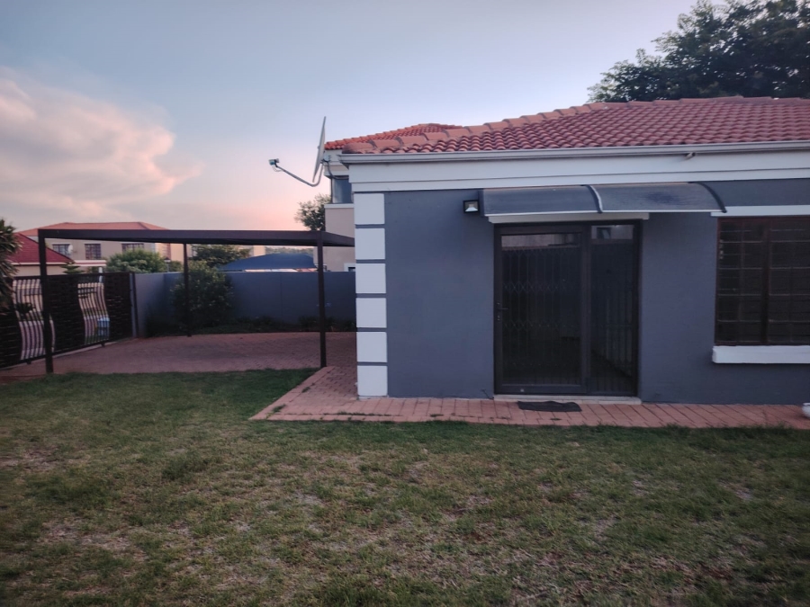 To Let 3 Bedroom Property for Rent in Blue Hills Gauteng