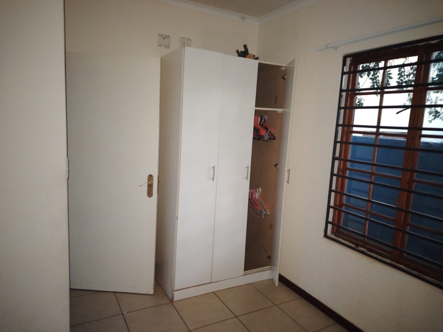 To Let 3 Bedroom Property for Rent in Blue Hills Gauteng