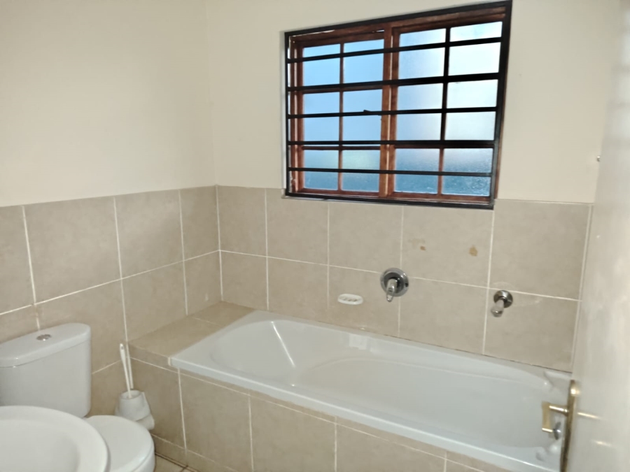 To Let 3 Bedroom Property for Rent in Blue Hills Gauteng