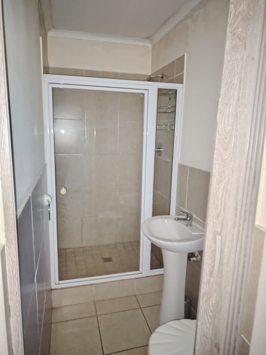 To Let 3 Bedroom Property for Rent in Blue Hills Gauteng