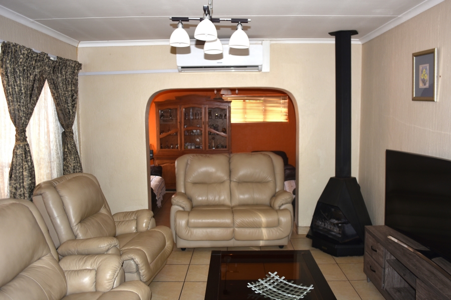 6 Bedroom Property for Sale in The Orchards Gauteng