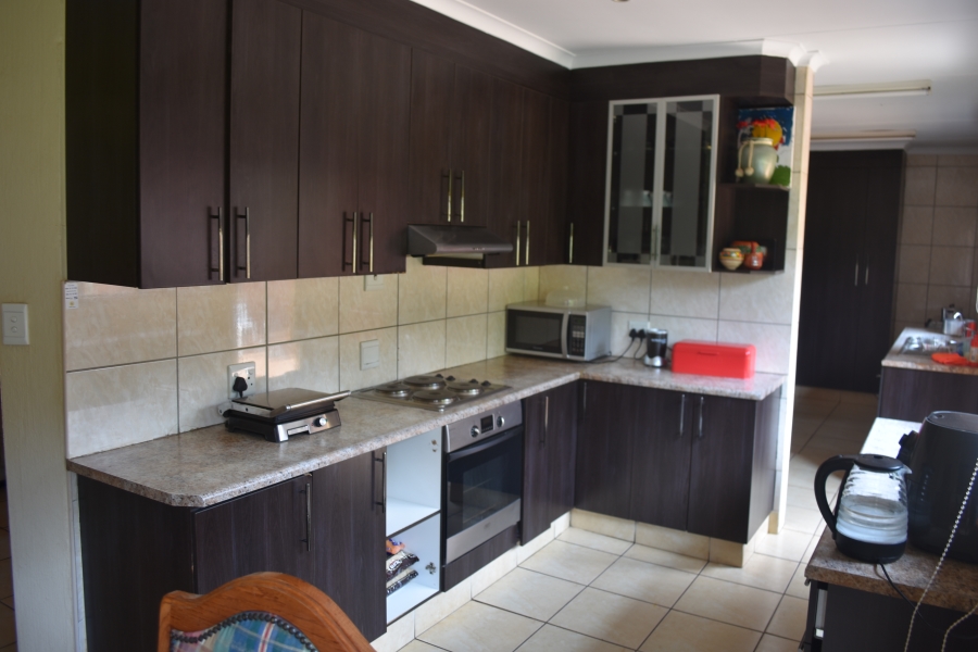 6 Bedroom Property for Sale in The Orchards Gauteng