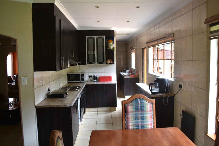 6 Bedroom Property for Sale in The Orchards Gauteng