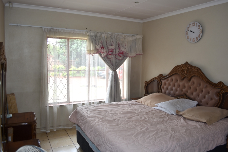 6 Bedroom Property for Sale in The Orchards Gauteng