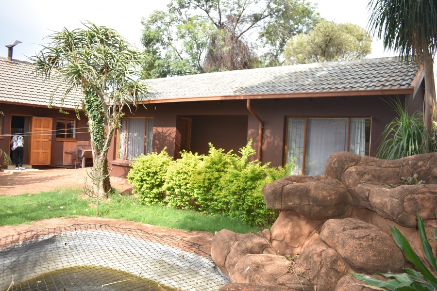 6 Bedroom Property for Sale in The Orchards Gauteng