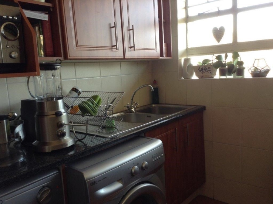 To Let 1 Bedroom Property for Rent in Aldarapark Gauteng