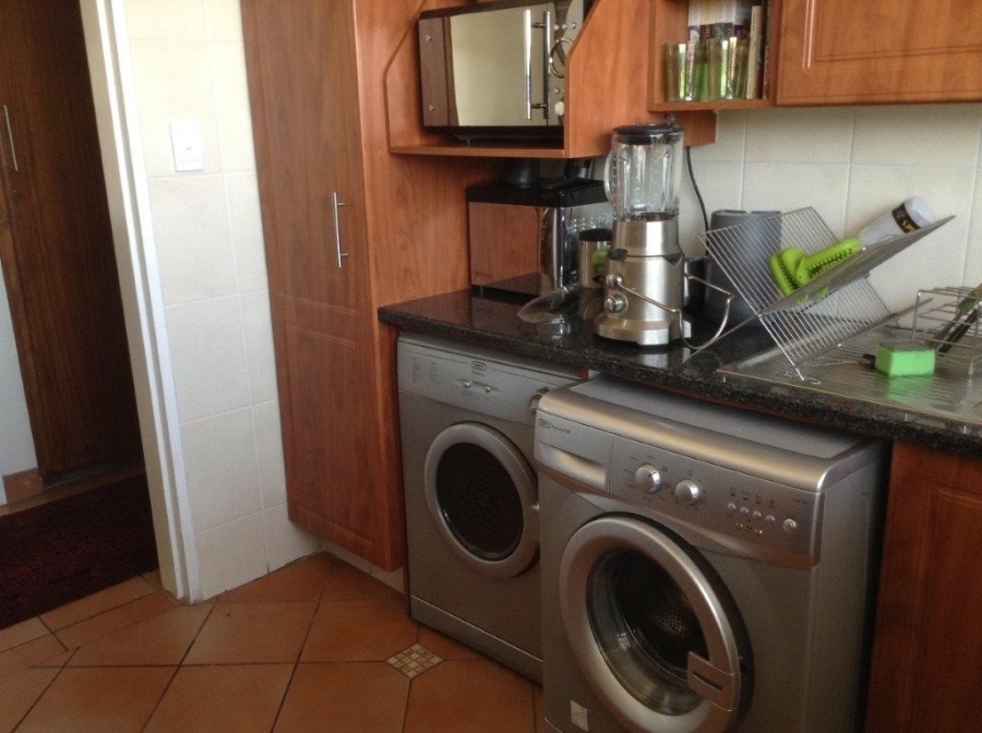 To Let 1 Bedroom Property for Rent in Aldarapark Gauteng