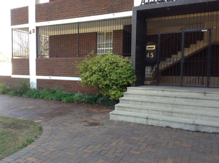 To Let 1 Bedroom Property for Rent in Aldarapark Gauteng