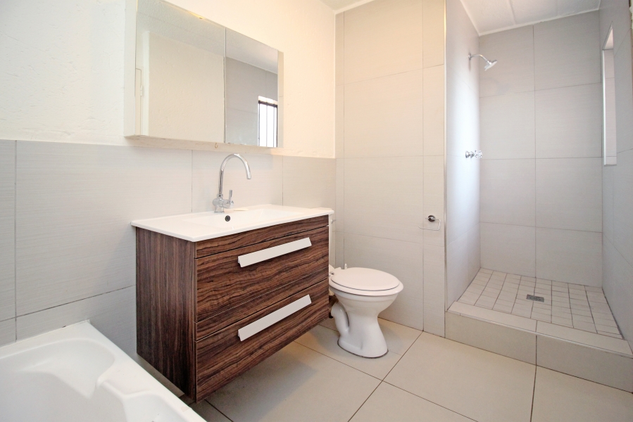 To Let 2 Bedroom Property for Rent in Northcliff Gauteng