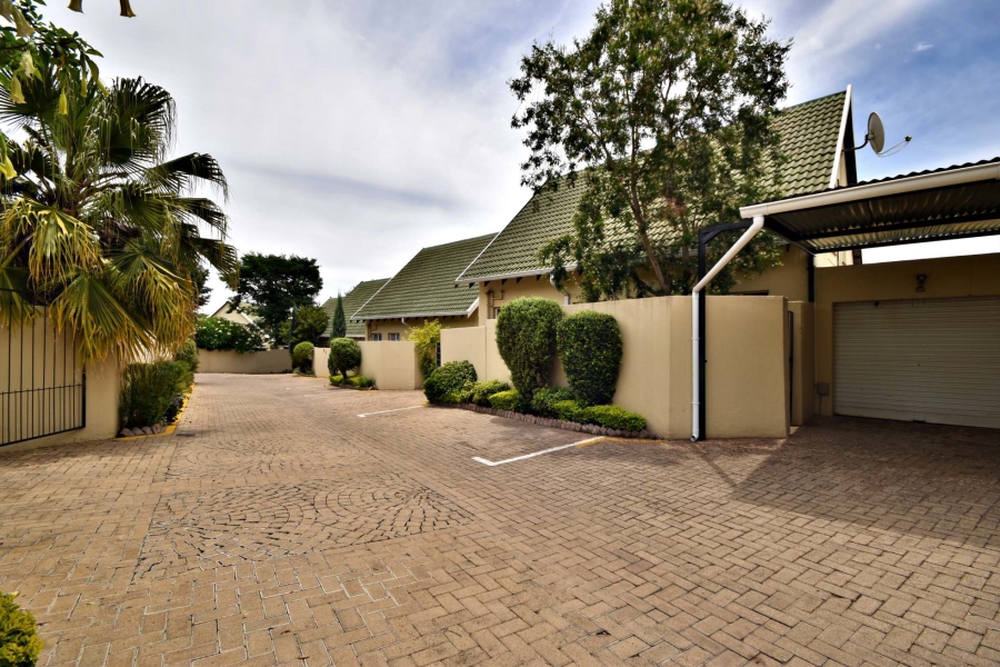 3 Bedroom Property for Sale in Sonneglans Gauteng