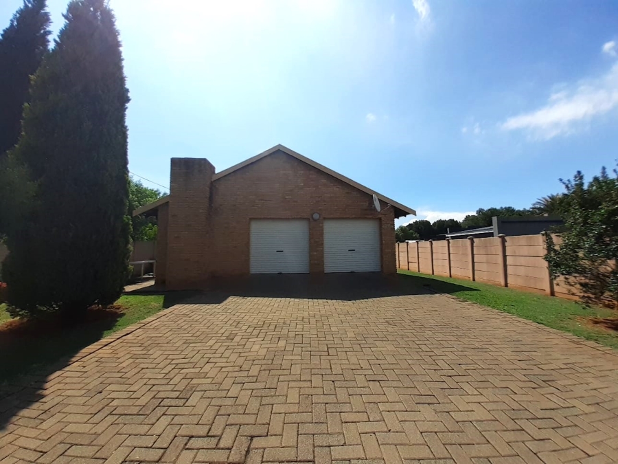 3 Bedroom Property for Sale in Meyerton Central Gauteng