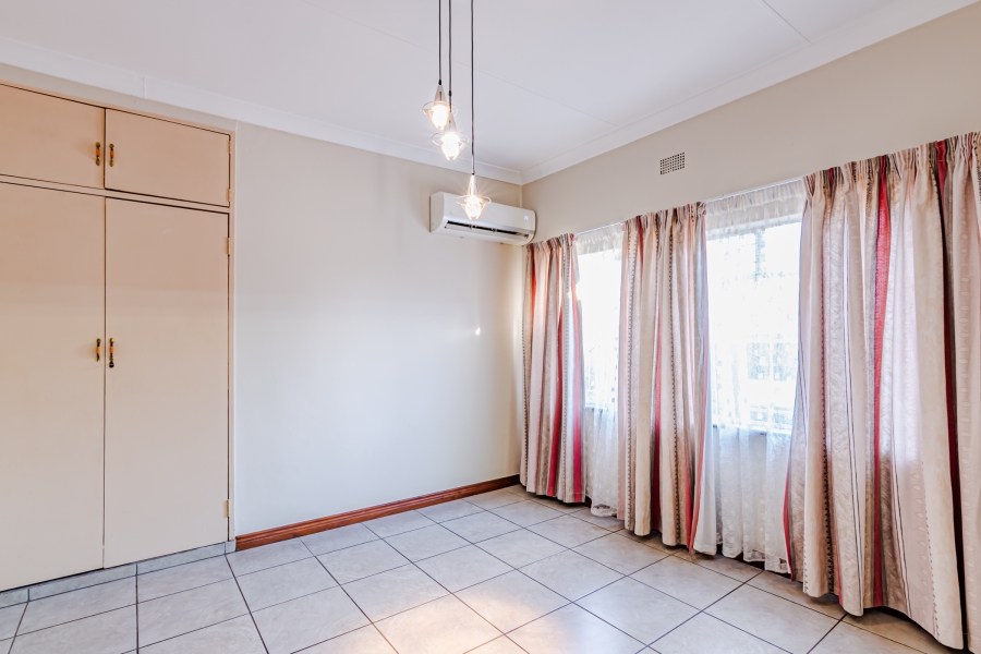 2 Bedroom Property for Sale in Waverley Gauteng