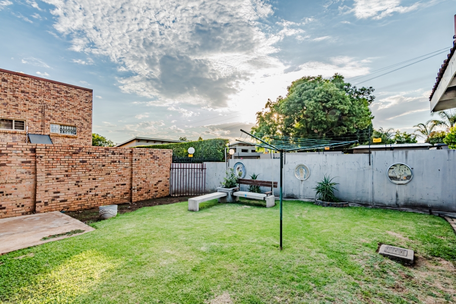 2 Bedroom Property for Sale in Waverley Gauteng