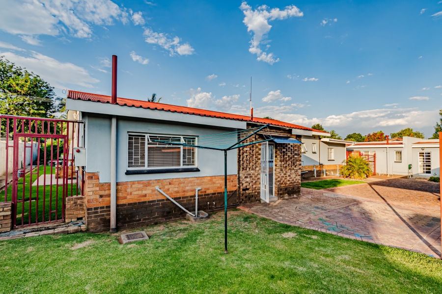 2 Bedroom Property for Sale in Waverley Gauteng