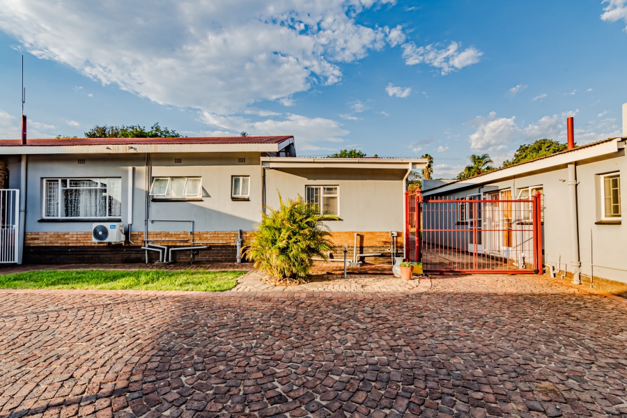 2 Bedroom Property for Sale in Waverley Gauteng