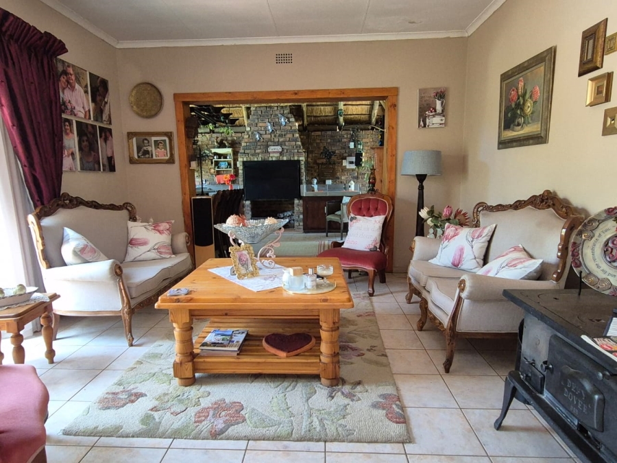 5 Bedroom Property for Sale in Falcon Ridge Gauteng