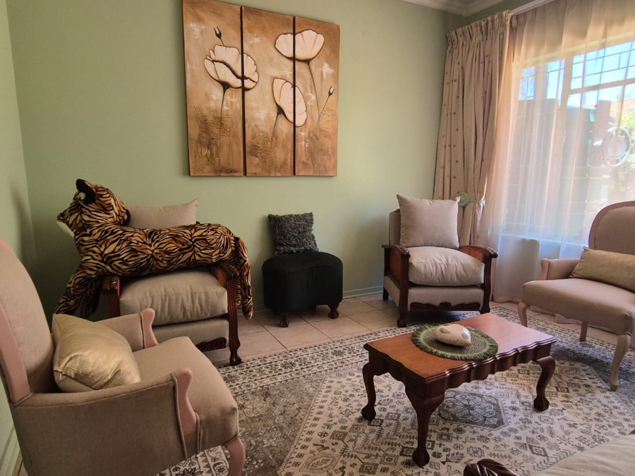 5 Bedroom Property for Sale in Falcon Ridge Gauteng