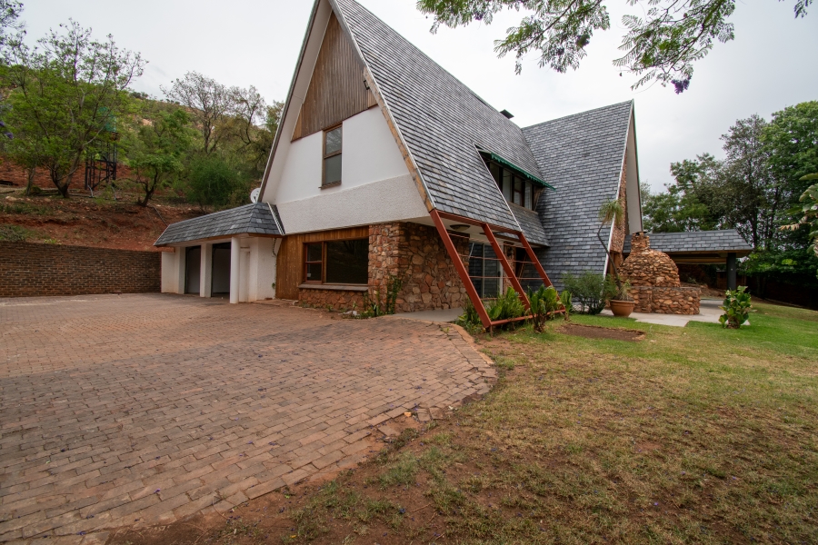 To Let 4 Bedroom Property for Rent in Little Falls Gauteng