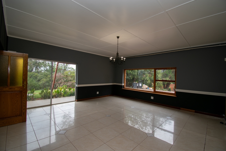 To Let 4 Bedroom Property for Rent in Little Falls Gauteng