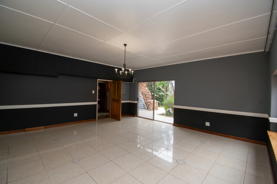 To Let 4 Bedroom Property for Rent in Little Falls Gauteng