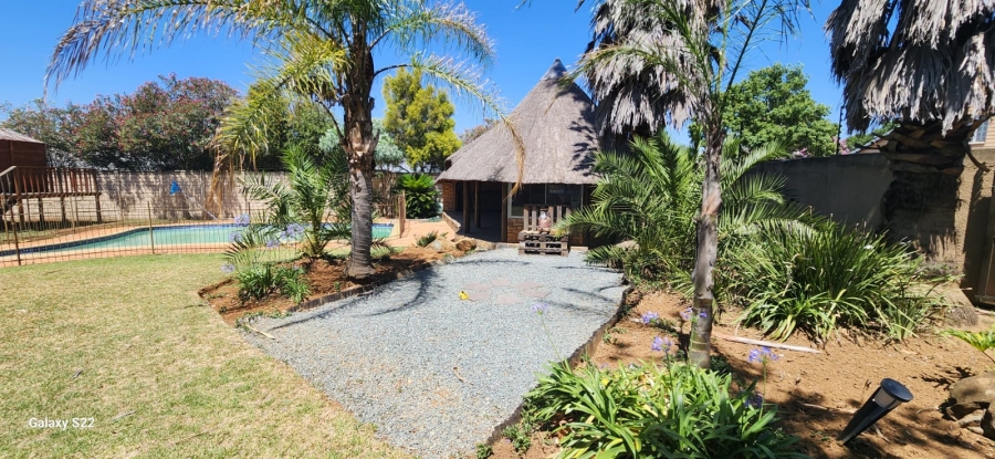 5 Bedroom Property for Sale in Brackendowns Gauteng