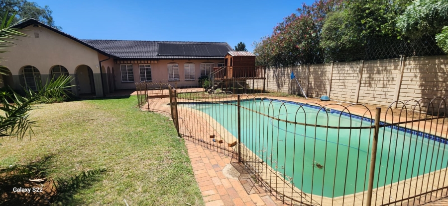 5 Bedroom Property for Sale in Brackendowns Gauteng