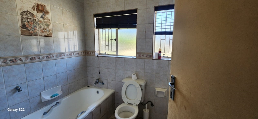 5 Bedroom Property for Sale in Brackendowns Gauteng