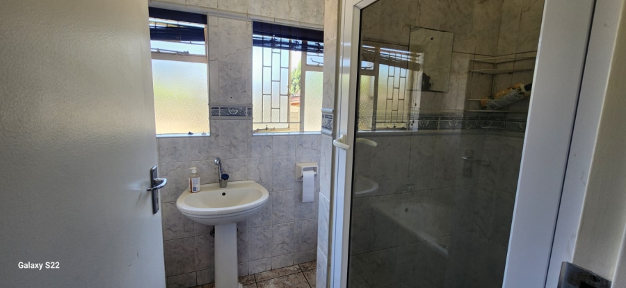 5 Bedroom Property for Sale in Brackendowns Gauteng